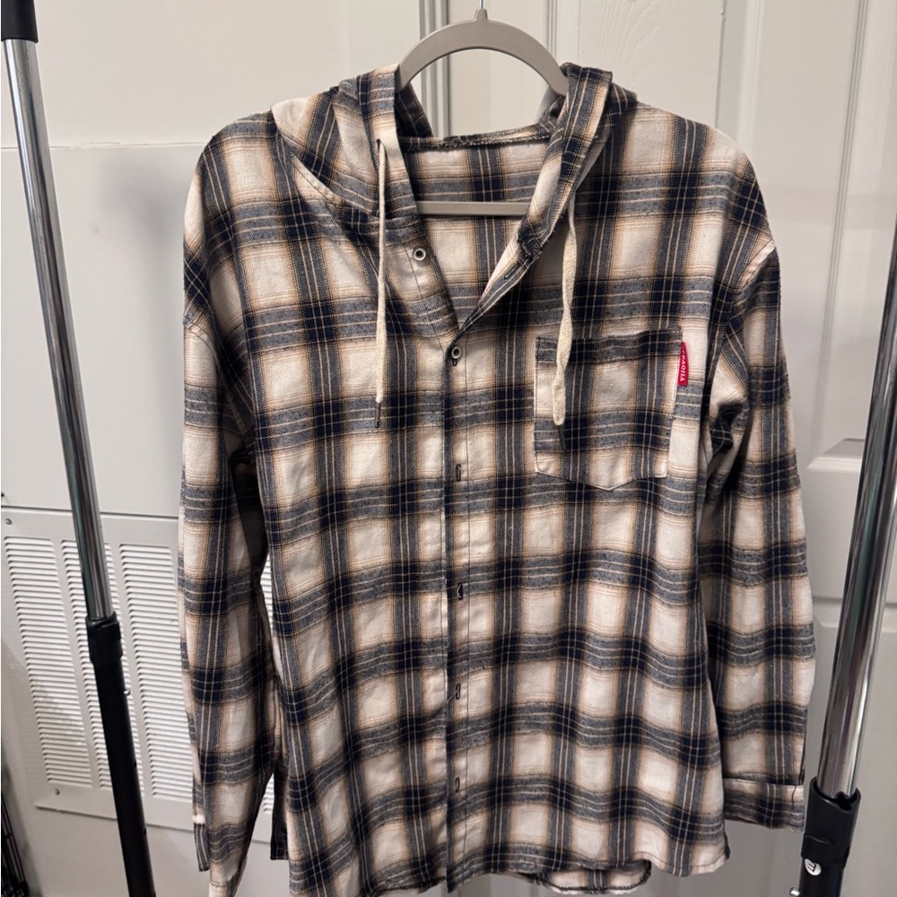 NWOT Men's checkered Button Down hoodie Shirt